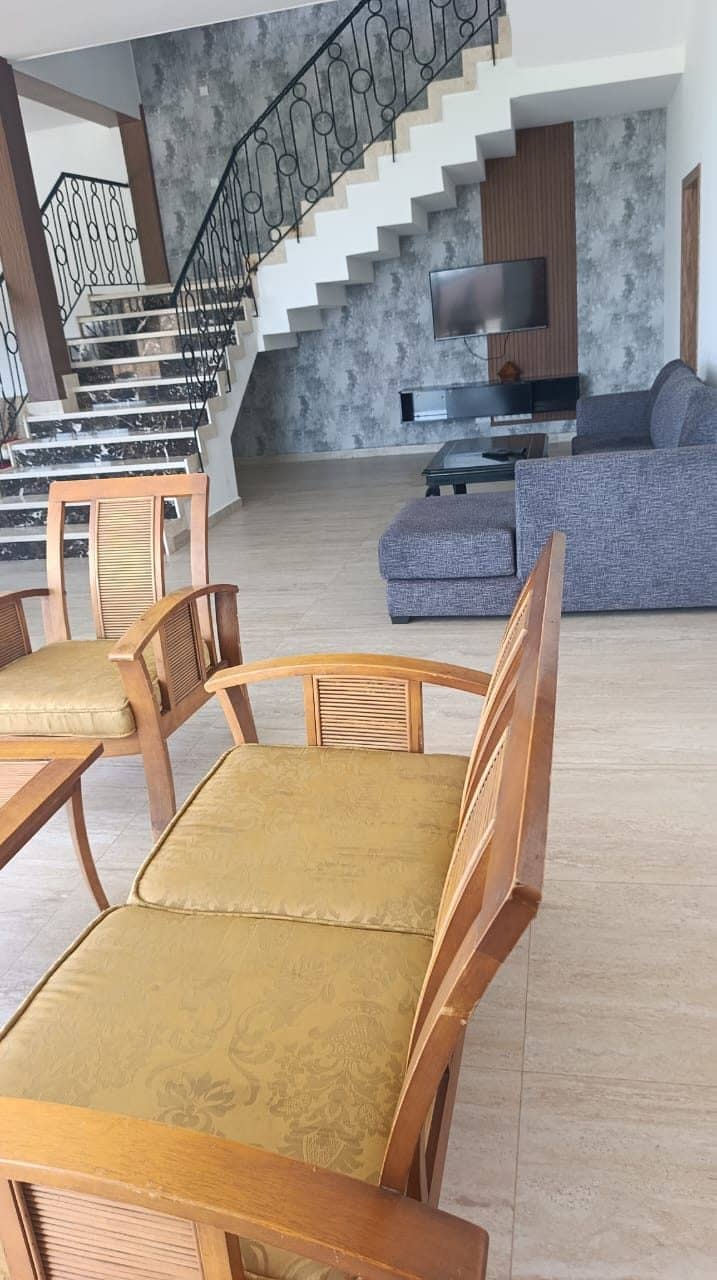 L'escalier menant à l'étage, depuis le séjour